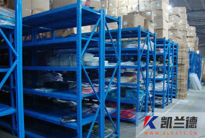 凯兰德货架厂|穿梭货架承载托盘货物在导轨上的货物 凯兰德货架厂|穿梭货架承载托盘货物在导轨上的货物